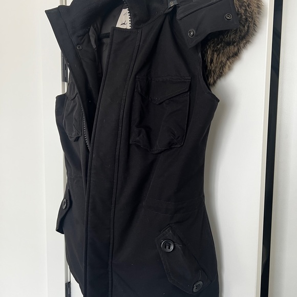 Aritzia community parka style paradigm vest - Picture 2 of 10